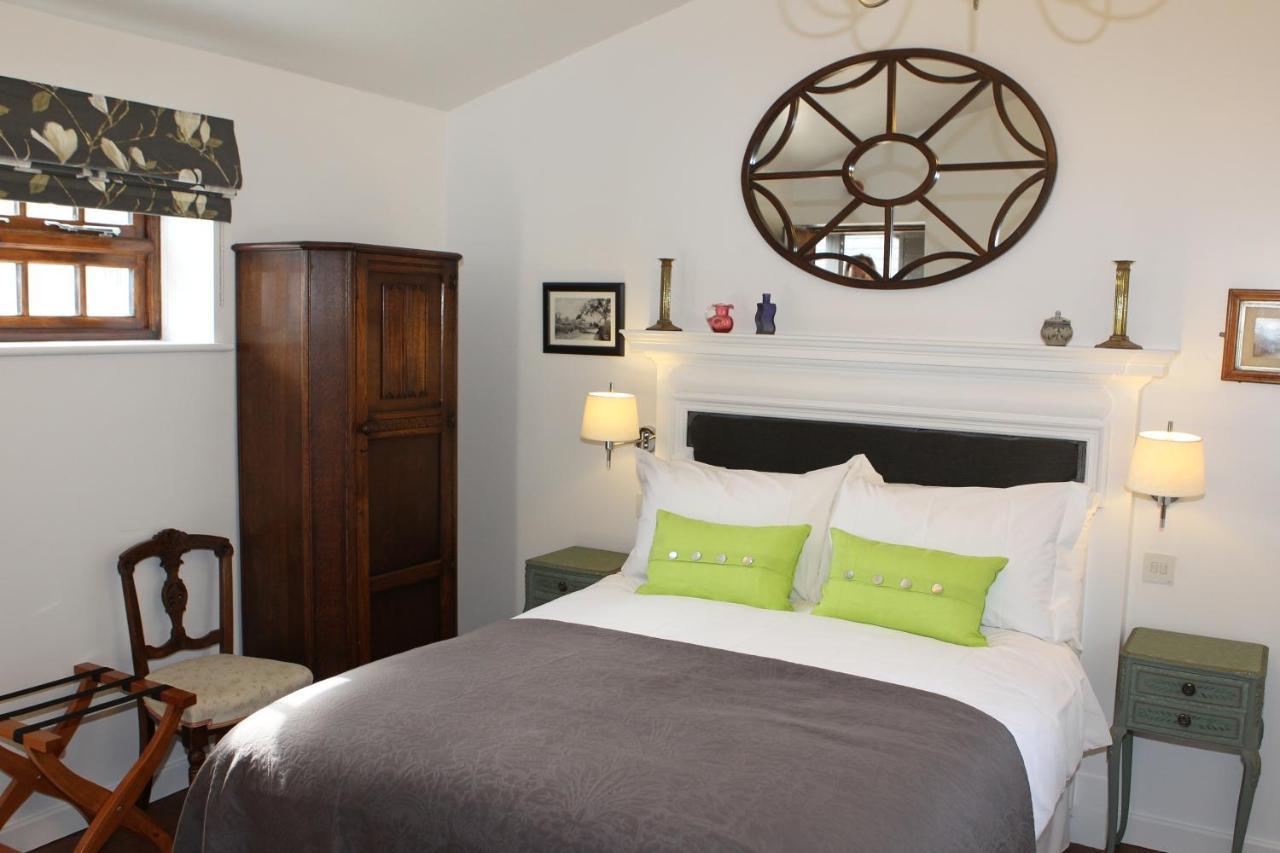 The Compasses 4*
